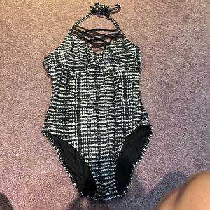 One piece swim suit